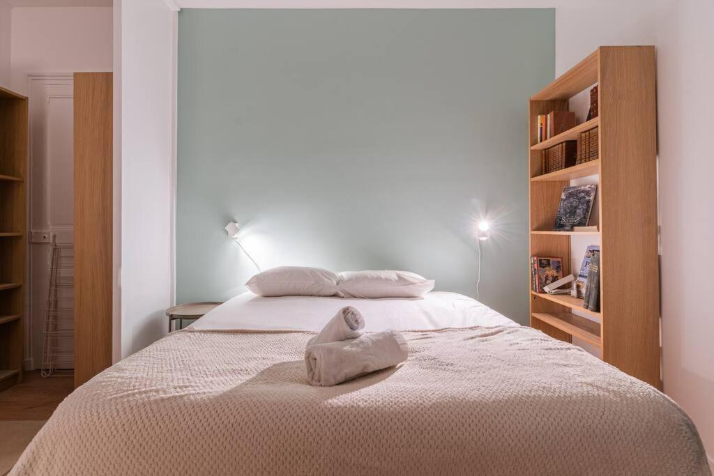 Apartment Lovely Parisian Flat Rue St Honore Louvre - 2br With Balcony