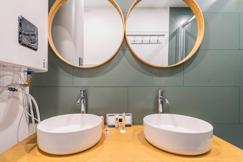 Lovely Parisian Flat Rue St Honore Louvre - 2br With Balcony *