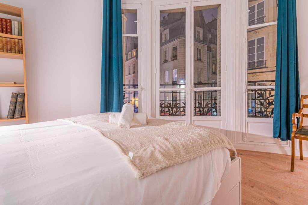 Lovely Parisian Flat Rue St Honore Louvre - 2br With Balcony Apartment Paris