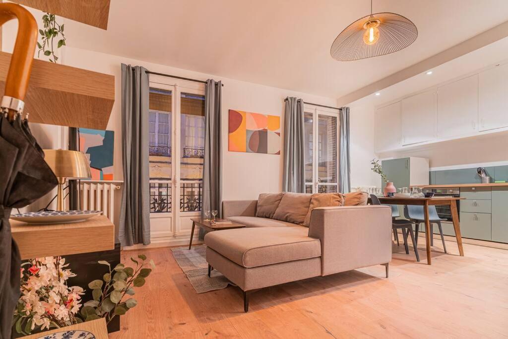 Lovely Parisian Flat Rue St Honore Louvre - 2br With Balcony Apartment